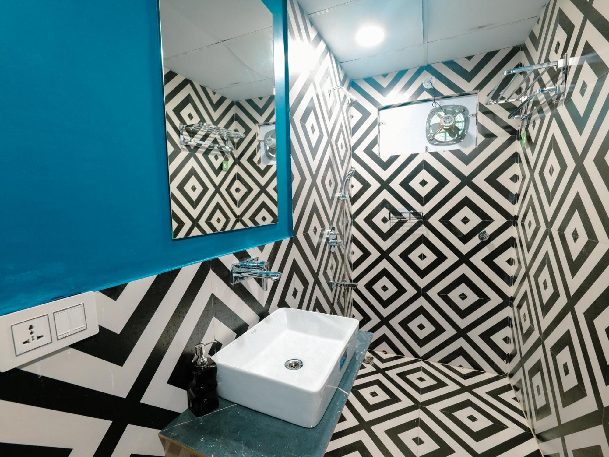 Hoztel Jollygrrant Doon Hostel Rani Pokhri Bagian luar foto