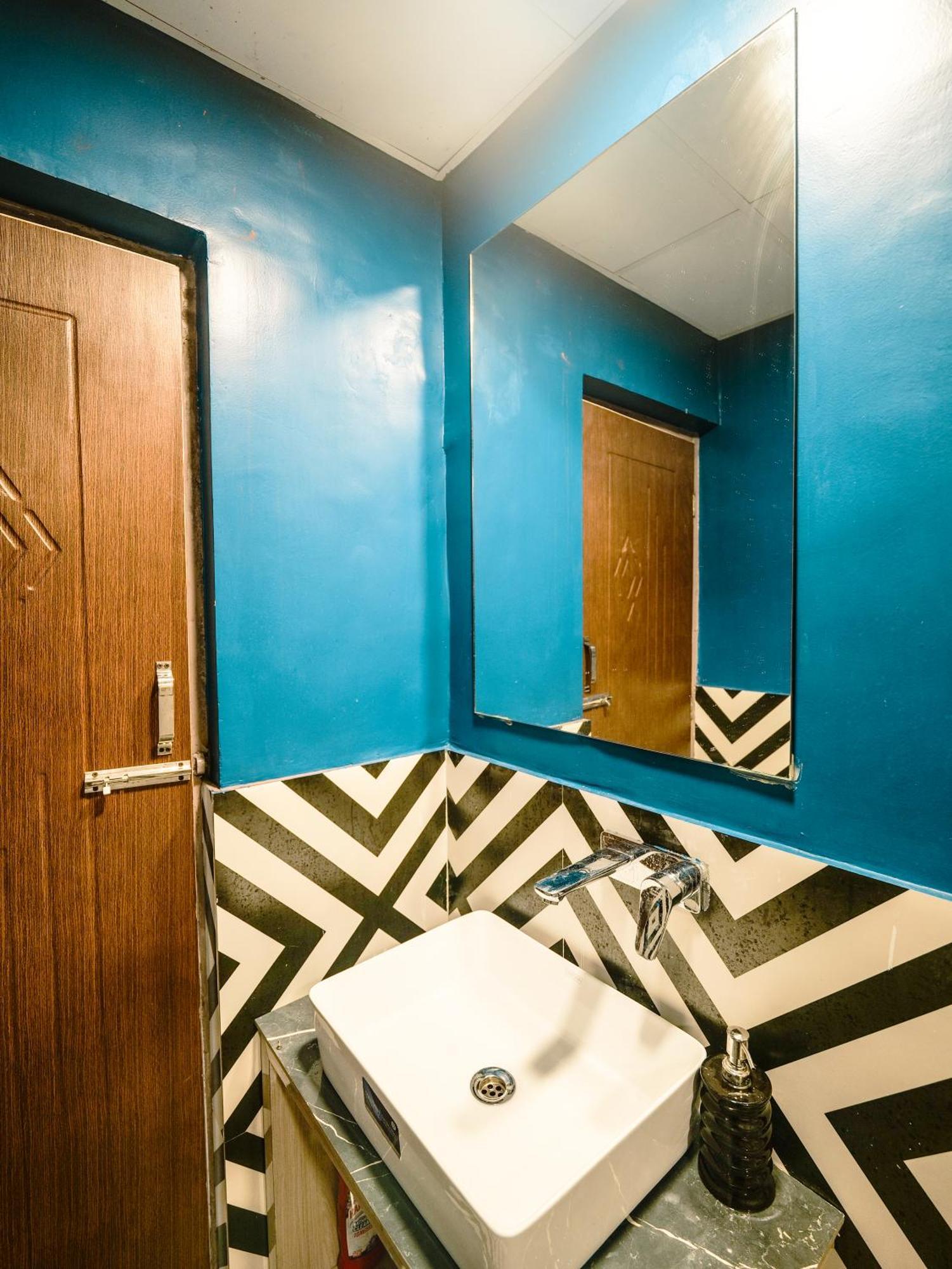 Hoztel Jollygrrant Doon Hostel Rani Pokhri Bagian luar foto