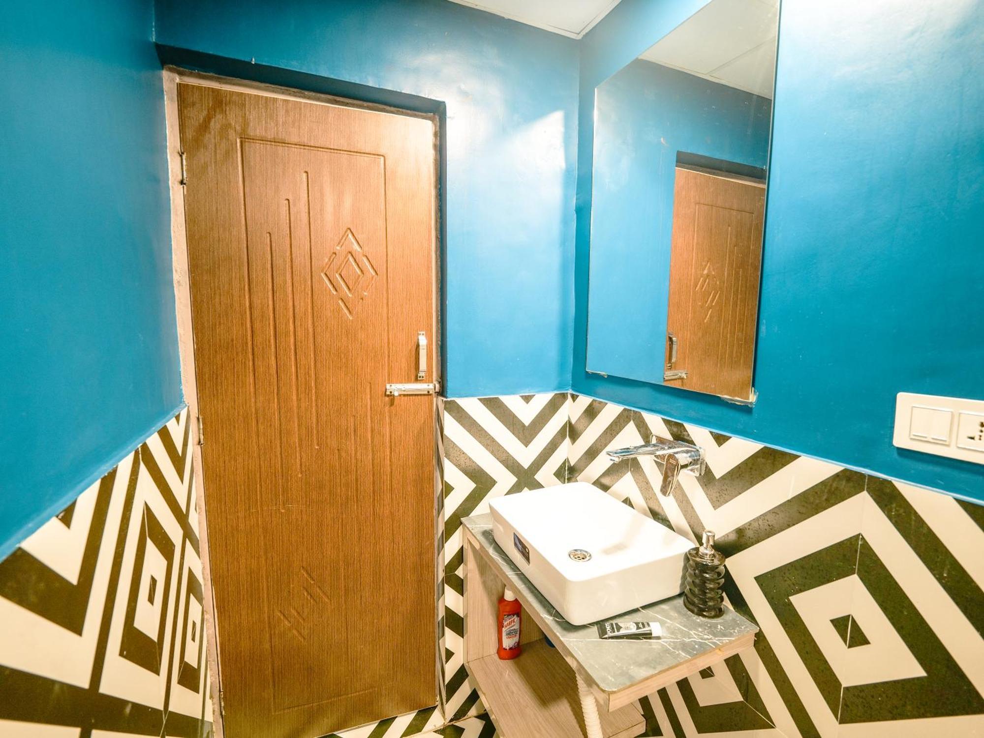Hoztel Jollygrrant Doon Hostel Rani Pokhri Bagian luar foto
