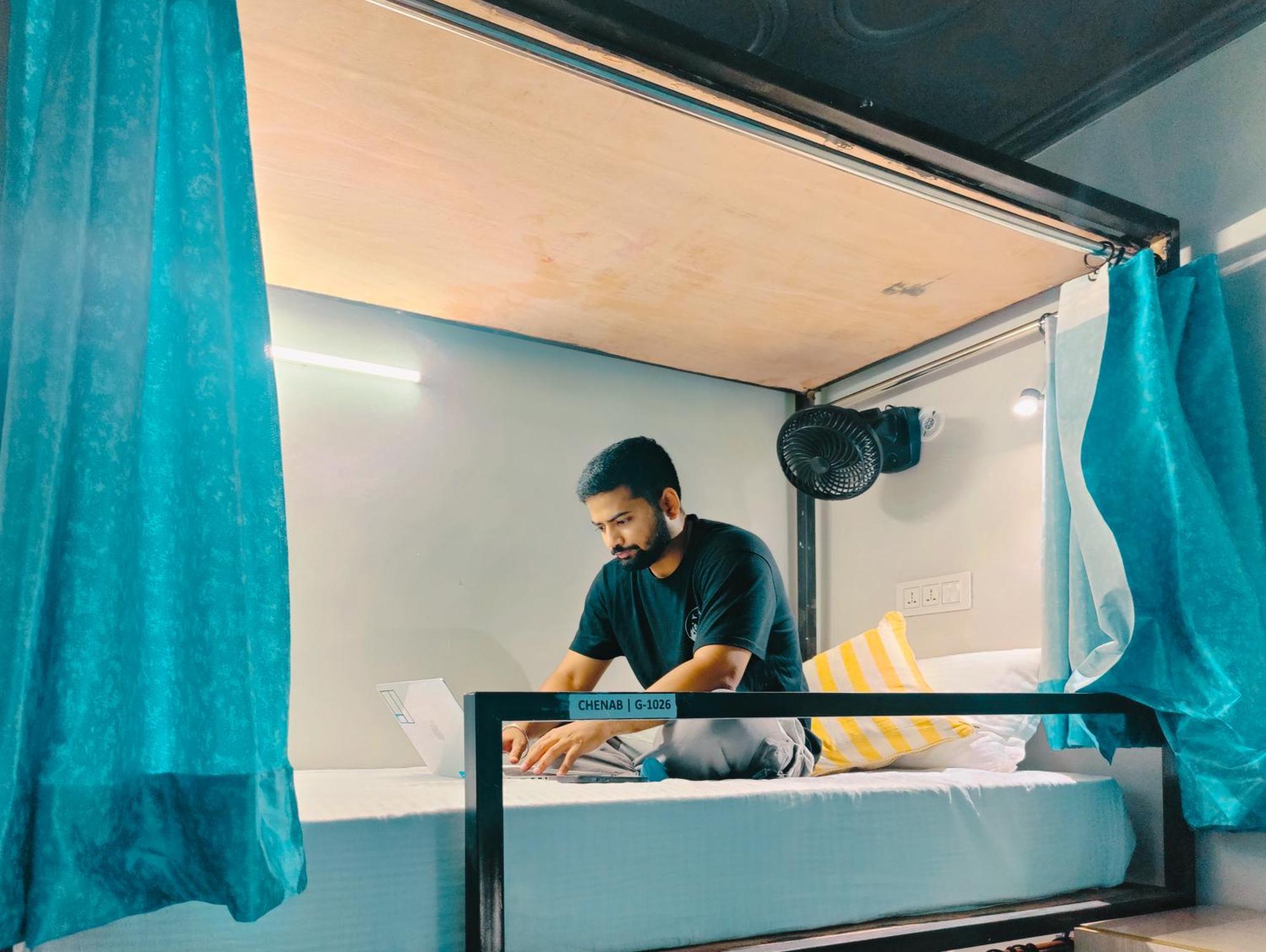 Hoztel Jollygrrant Doon Hostel Rani Pokhri Bagian luar foto