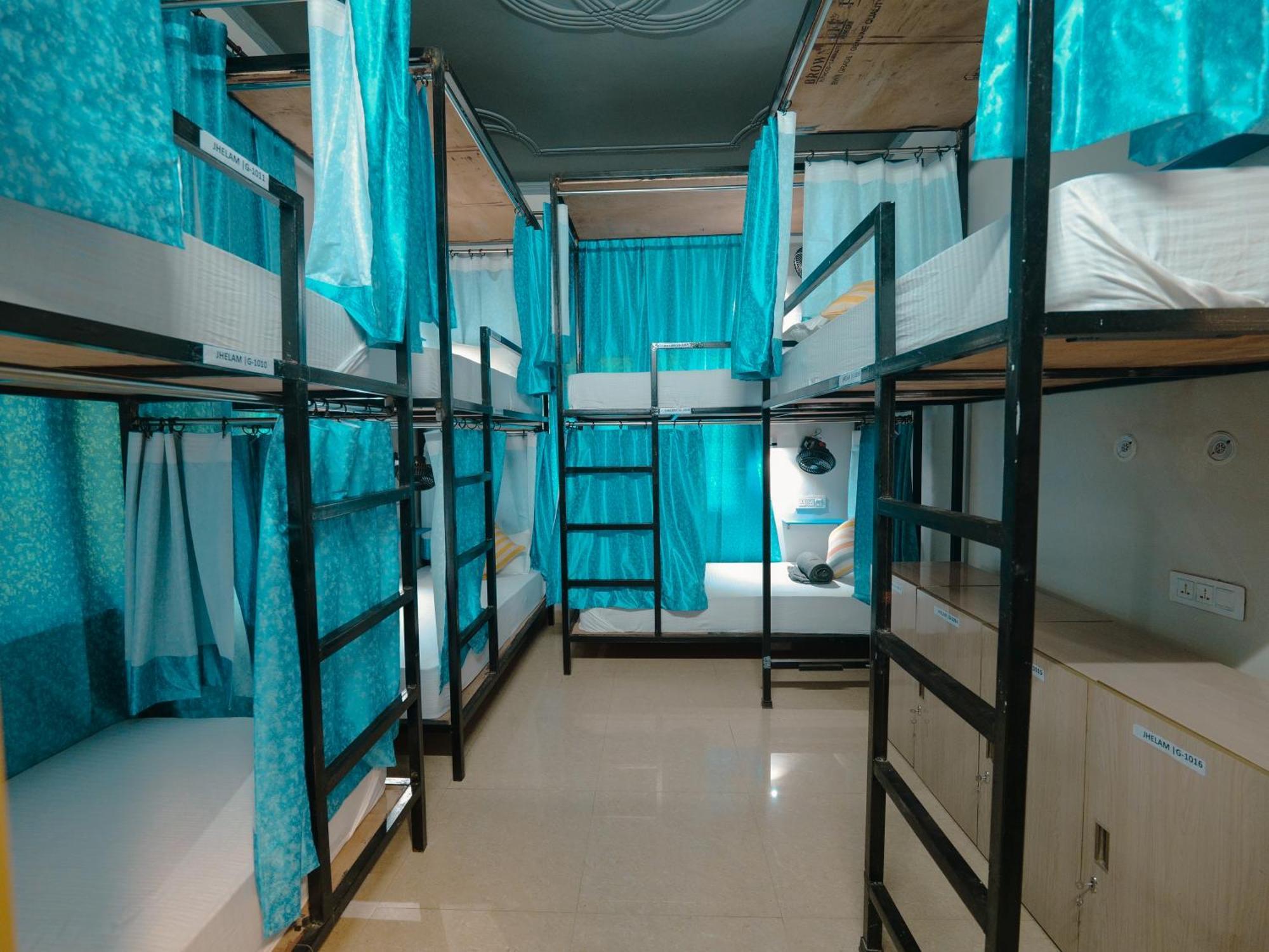 Hoztel Jollygrrant Doon Hostel Rani Pokhri Bagian luar foto