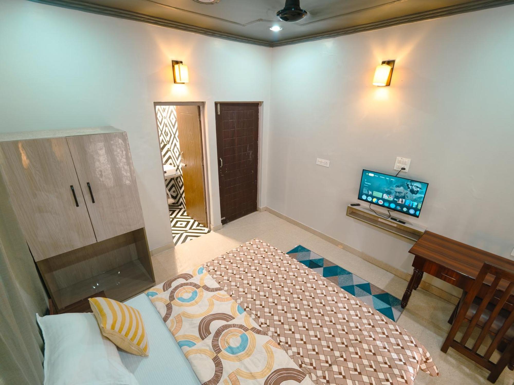 Hoztel Jollygrrant Doon Hostel Rani Pokhri Bagian luar foto