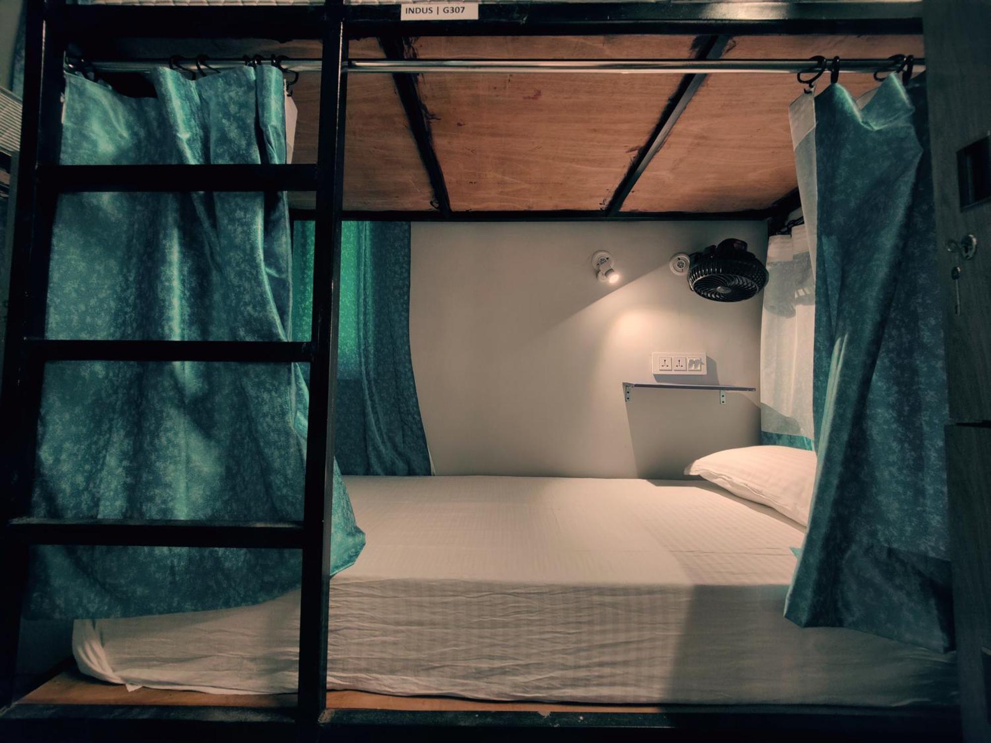 Hoztel Jollygrrant Doon Hostel Rani Pokhri Bagian luar foto