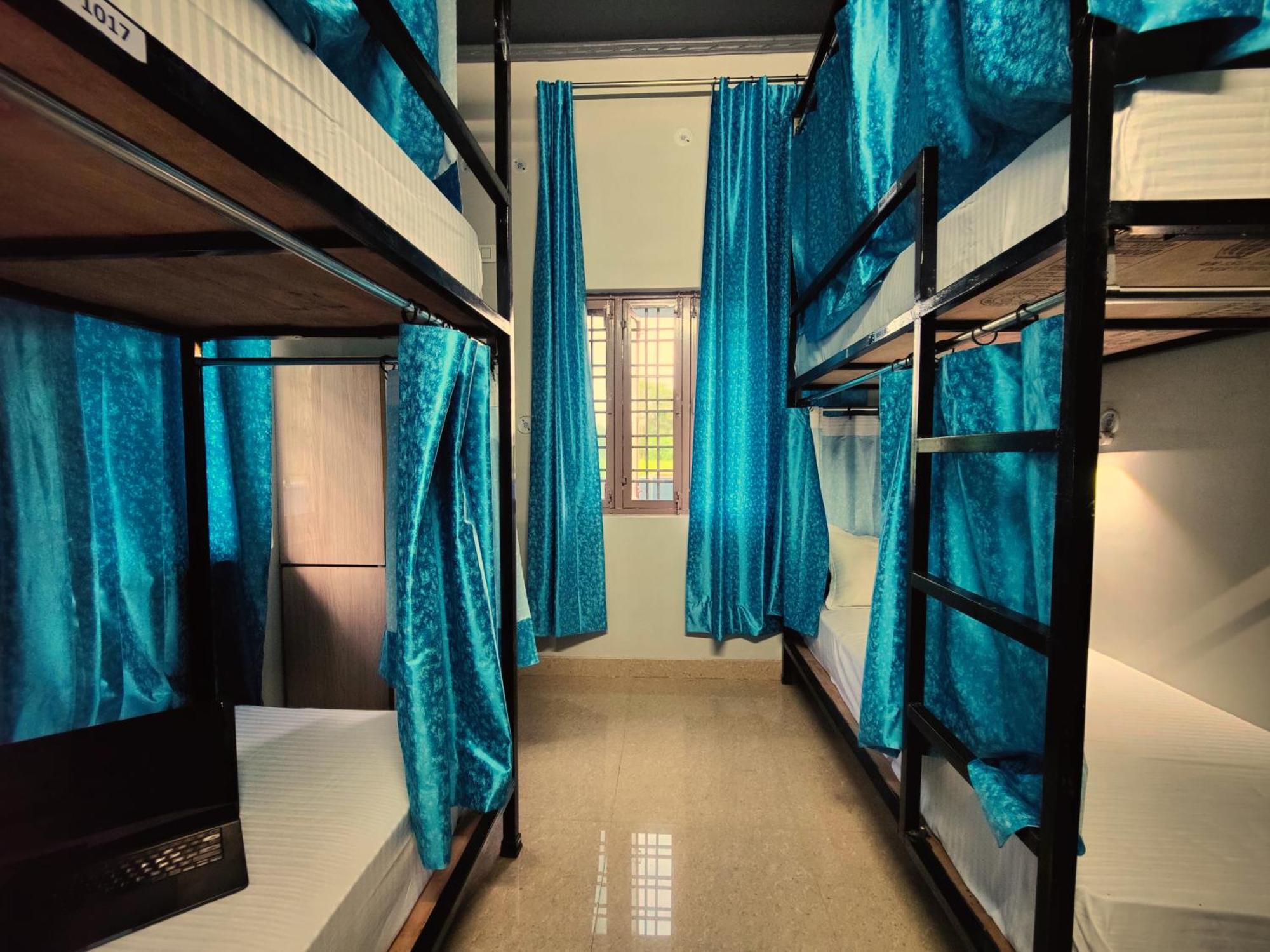 Hoztel Jollygrrant Doon Hostel Rani Pokhri Bagian luar foto