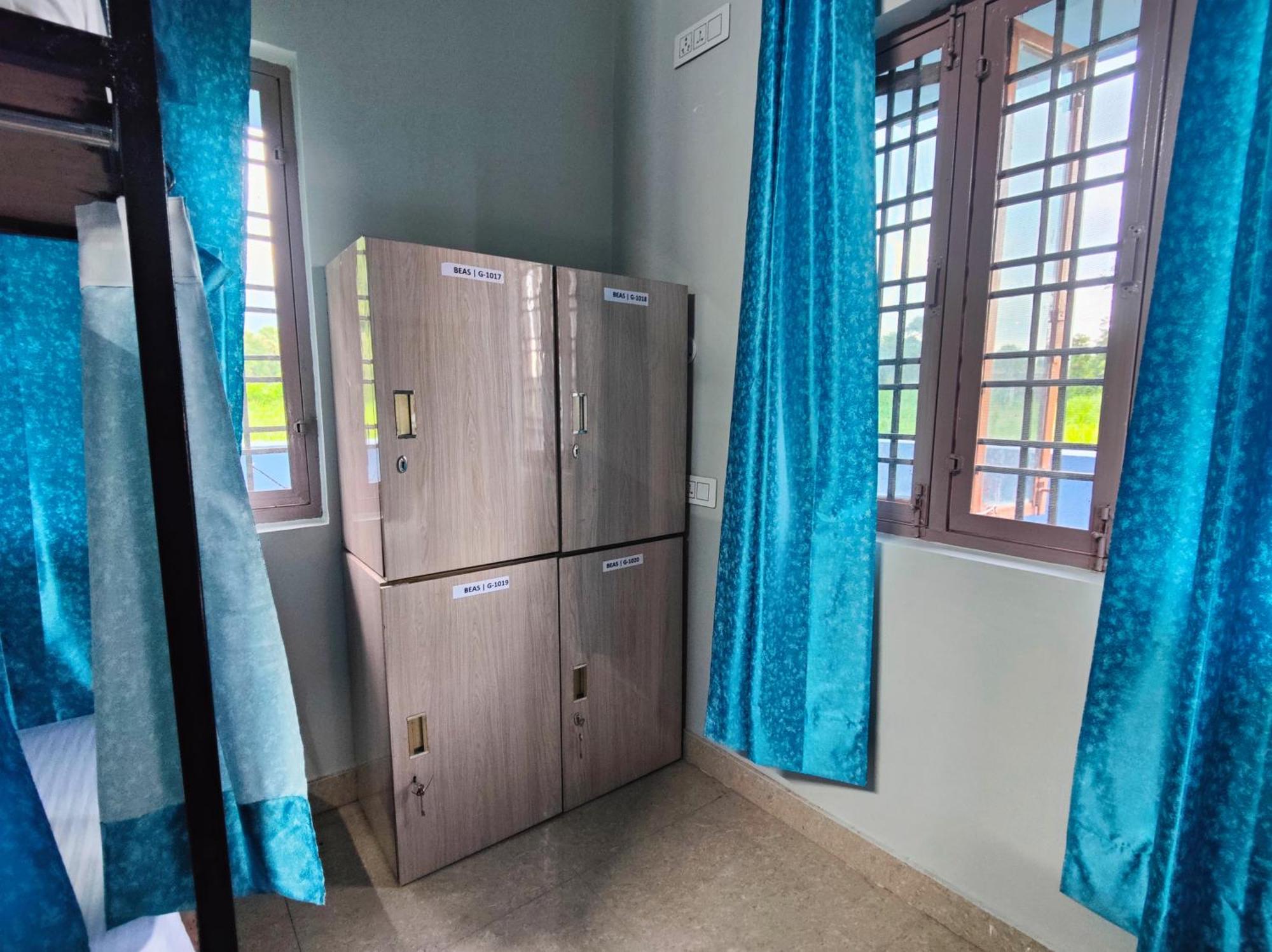 Hoztel Jollygrrant Doon Hostel Rani Pokhri Bagian luar foto
