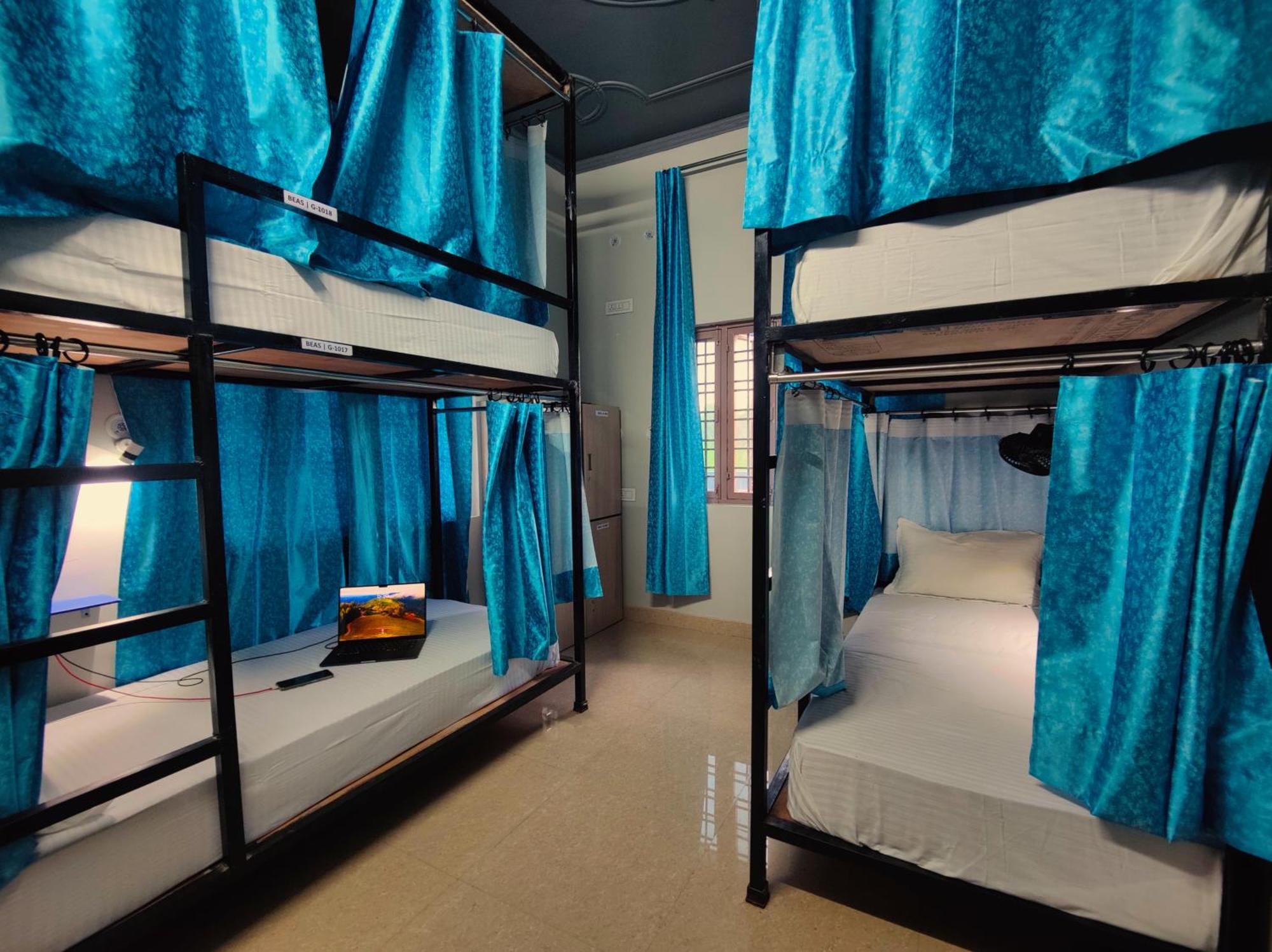 Hoztel Jollygrrant Doon Hostel Rani Pokhri Bagian luar foto