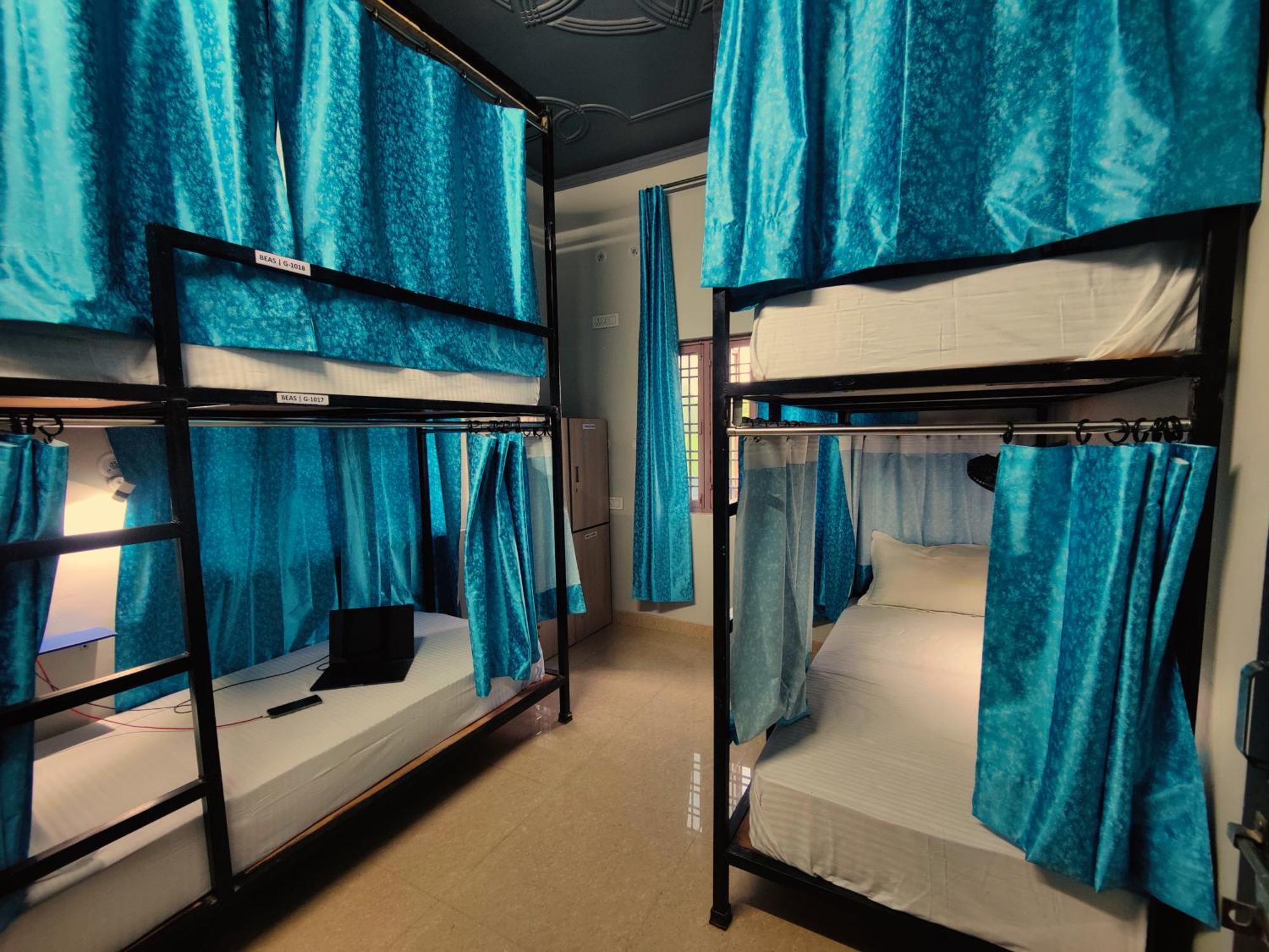 Hoztel Jollygrrant Doon Hostel Rani Pokhri Bagian luar foto