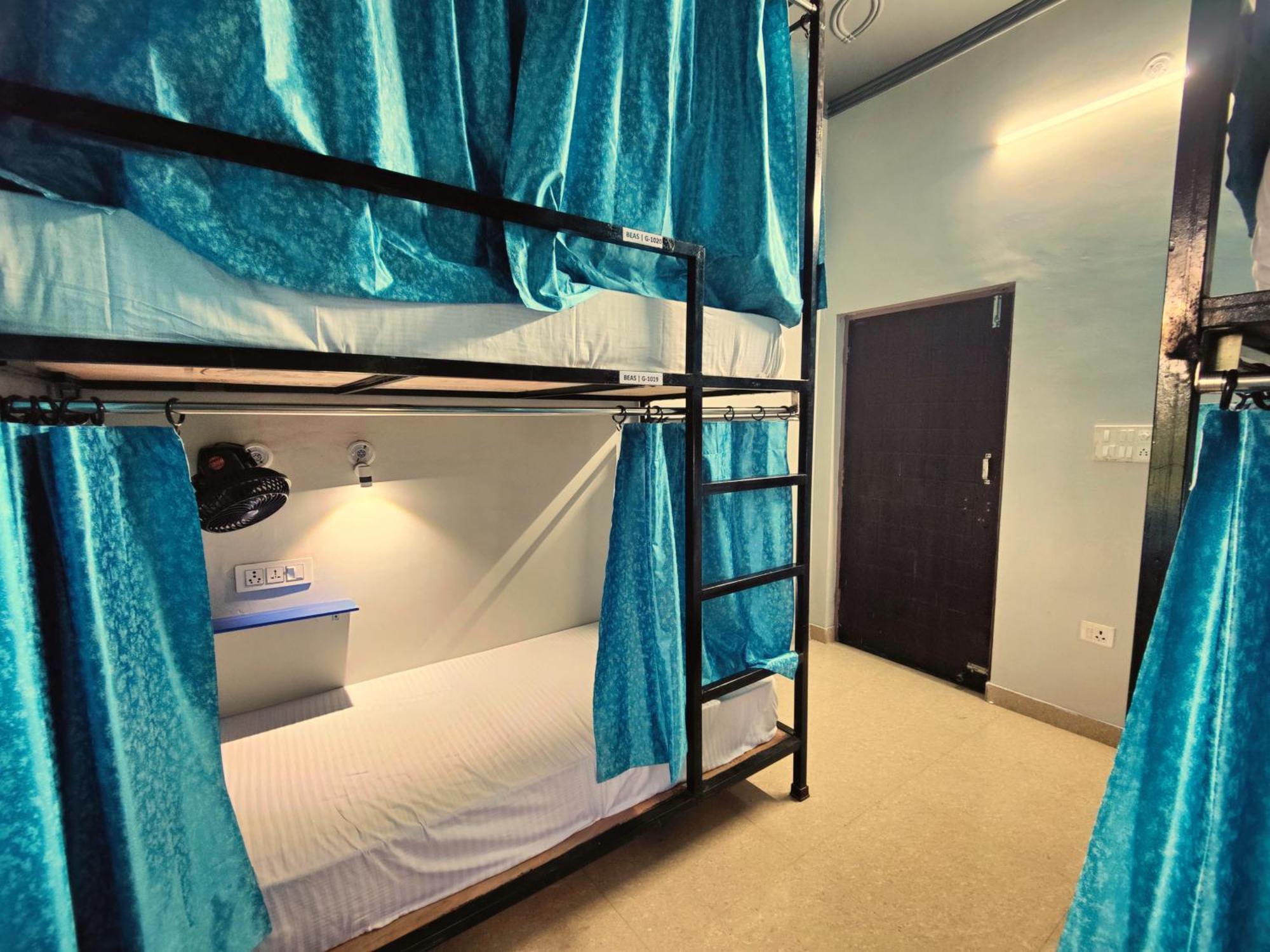 Hoztel Jollygrrant Doon Hostel Rani Pokhri Bagian luar foto