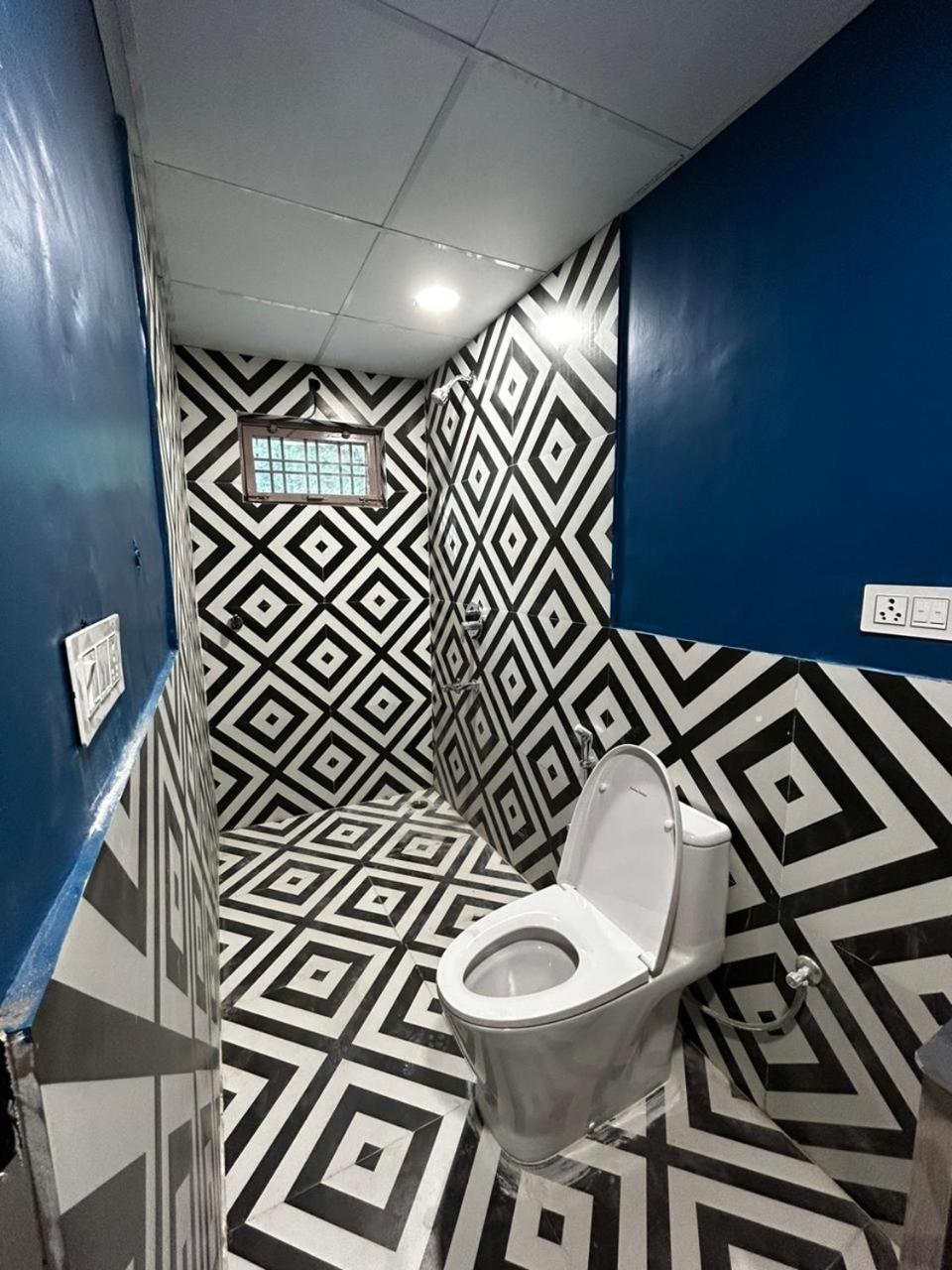 Hoztel Jollygrrant Doon Hostel Rani Pokhri Bagian luar foto